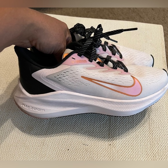 Nike Air Zoom Winflo Womens Size 7 US Light Arctic Pink Running Shoes - Picture 2 of 8